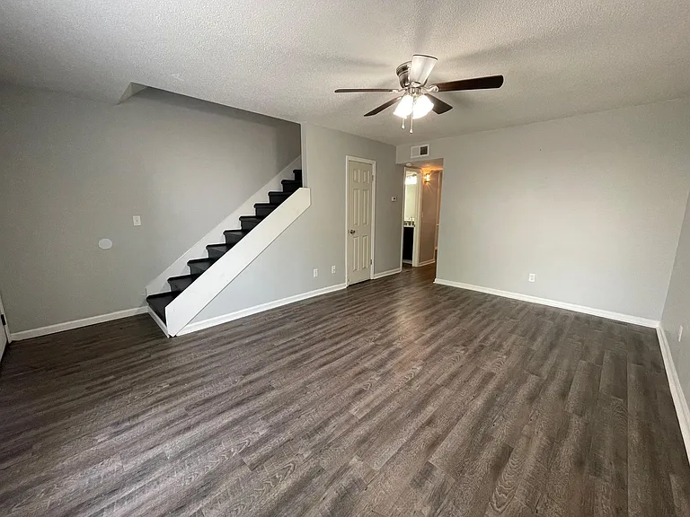 1030 N Montgomery St — Photo 3