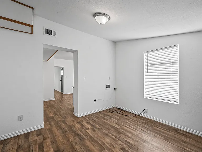 708 W Day St — Photo 15