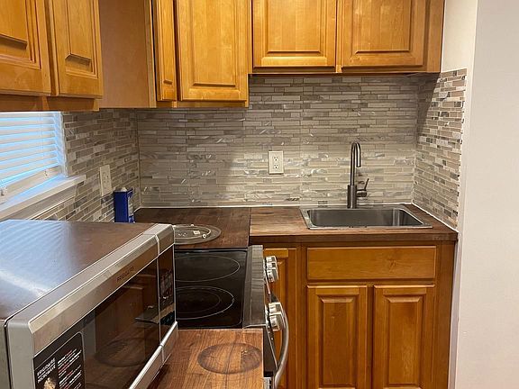 4th image of 2627 E Somerset St