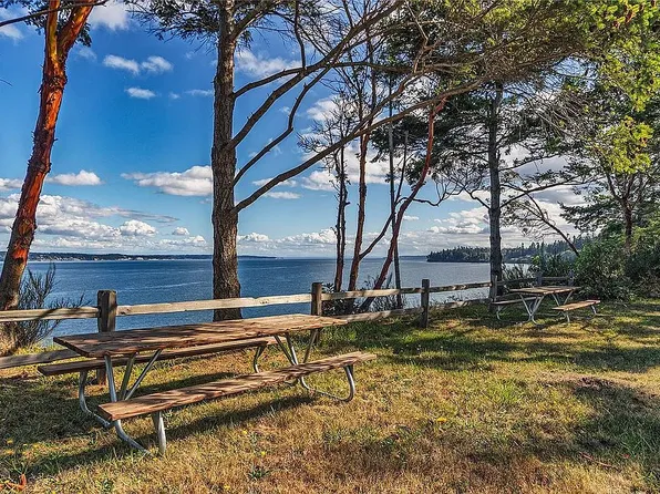 2324 E Marrowstone Rd, Nordland, WA 98358
