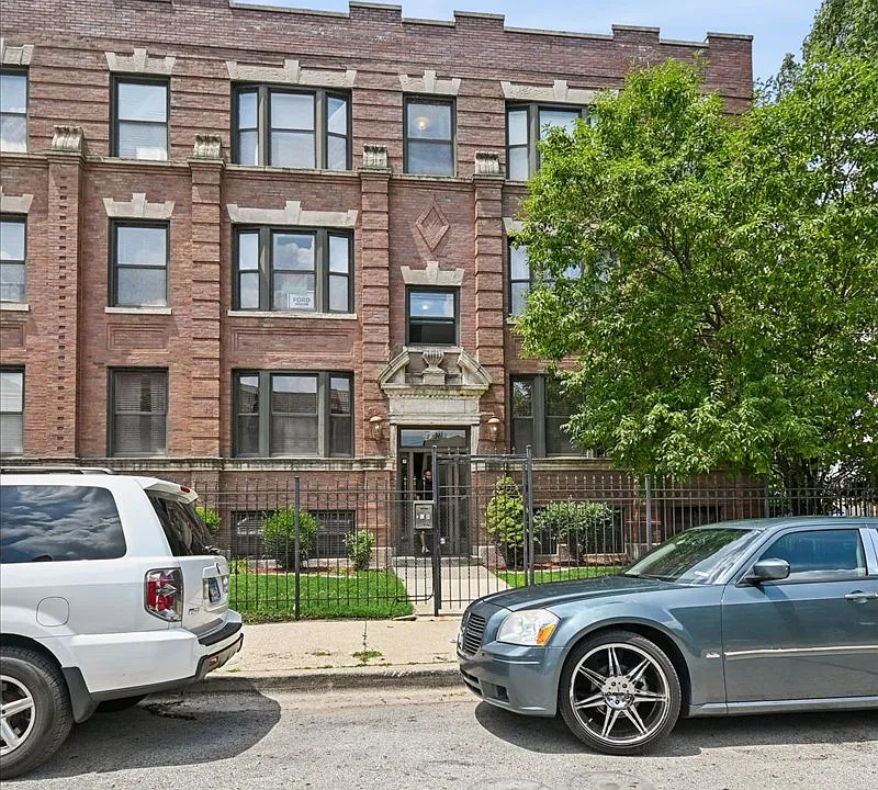4220 S Champlain Ave #3S