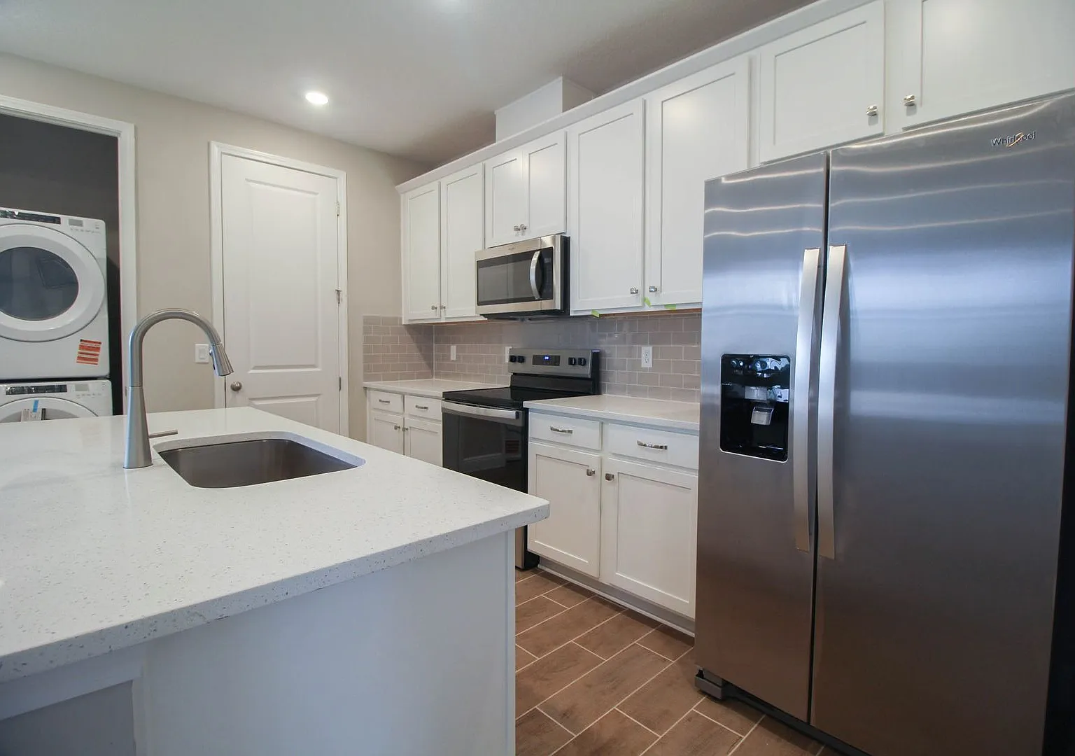 10159 Hasselmann Aly, Orlando, Fl 32827 - 1bd 1ba - Available October 1st. — Photo 3