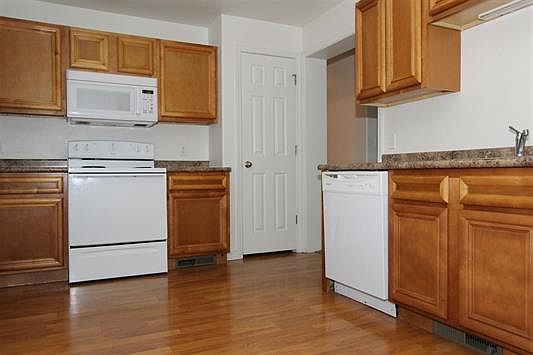 3rd image of 2425 Deerfield Blvd