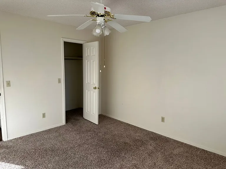 314 S 11th Pl — Photo 10