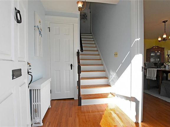 4th image of 27 Westwood Ave