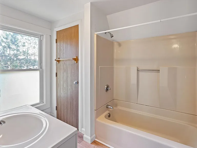 113 Warren St — Photo 10