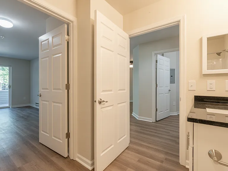 Bellevue Heights Apartments — Photo 32