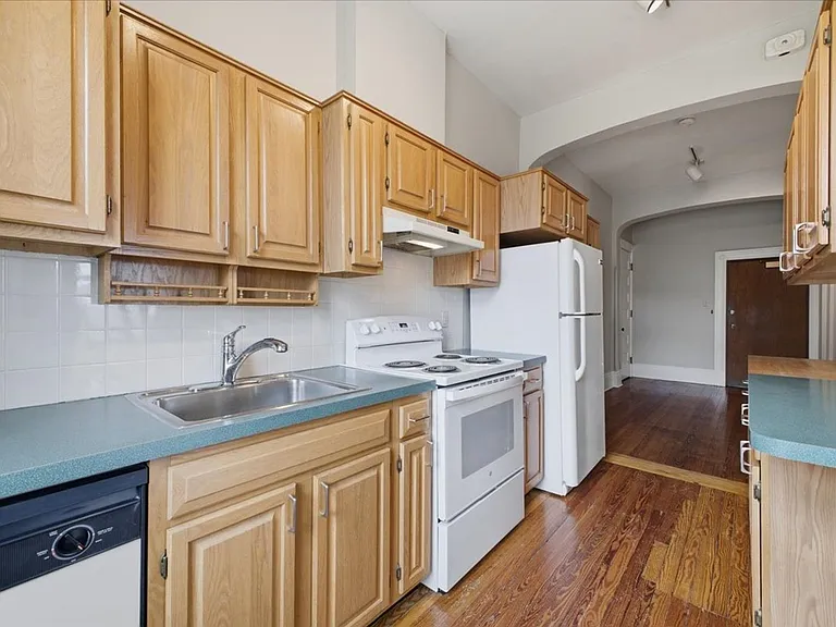 825 Delaware Ave — Photo 10