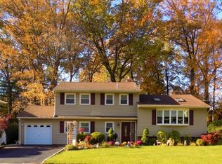22 Twin Oaks Oval, Springfield, NJ 07081
