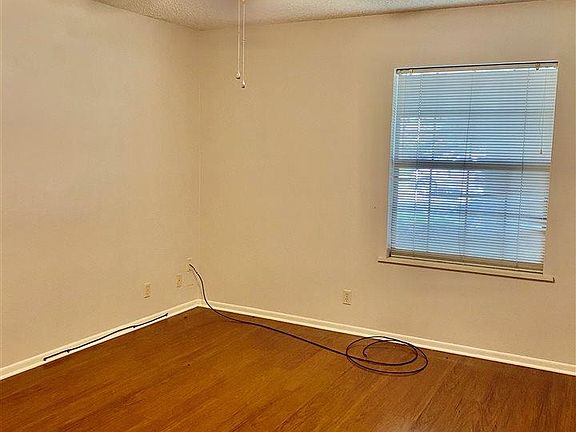 4th image of 3413 Lexington Dr