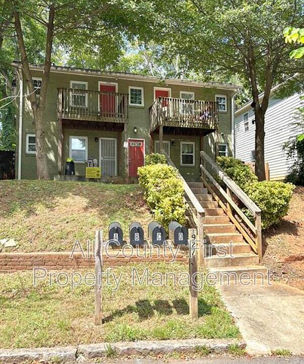 1st image of 927 Fortress Ave SW