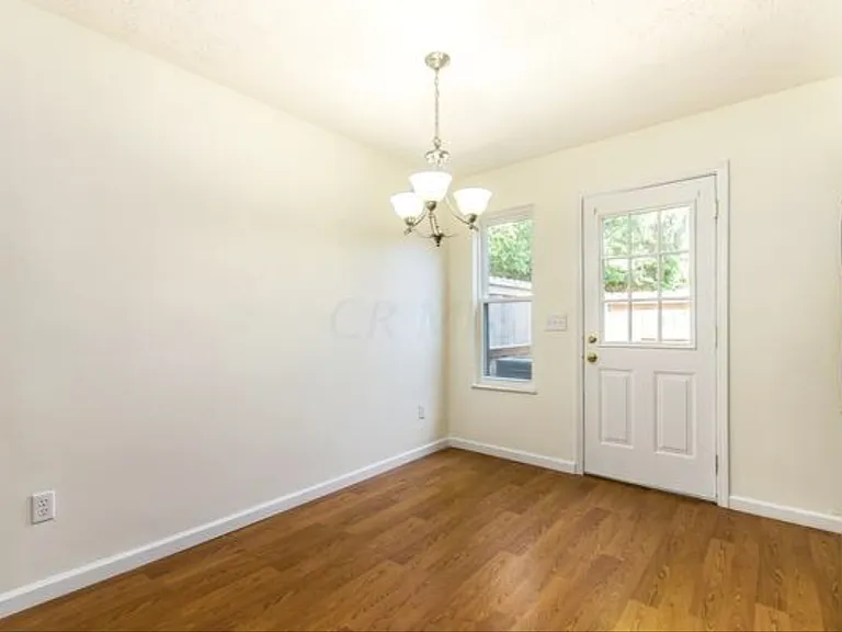 3245 Summerdale Ln — Photo 7
