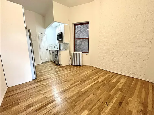 Rented by J PRESTON AND ASSOCIATES INC | media 9