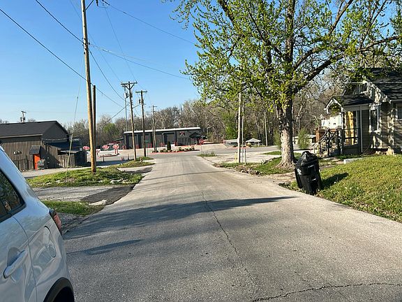5th image of 1227 Appleton Ave