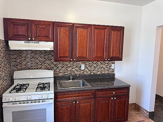 2nd image of 2568 37th St #10
