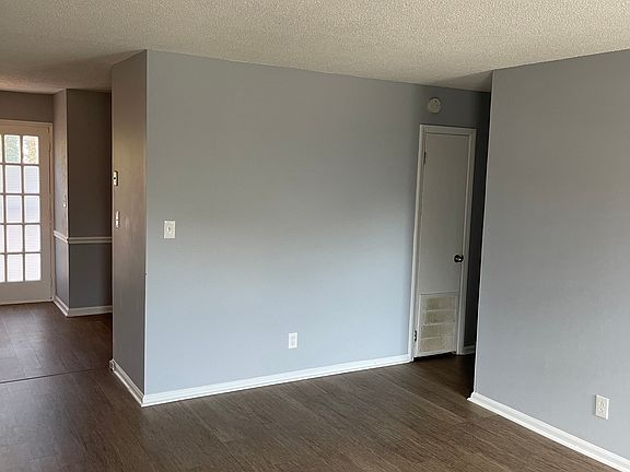 4th image of 911 Nottingham Dr APT 24