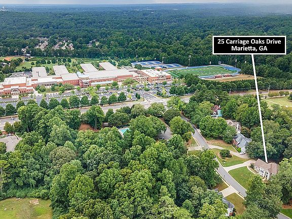 4th image of 25 Carriage Oaks Dr