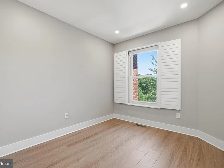 12087 Edgemere Cir — Photo 27