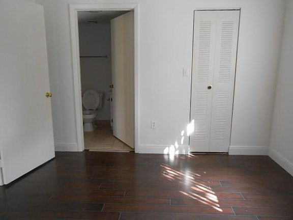 4th image of 250 Palm Cir W APT 303