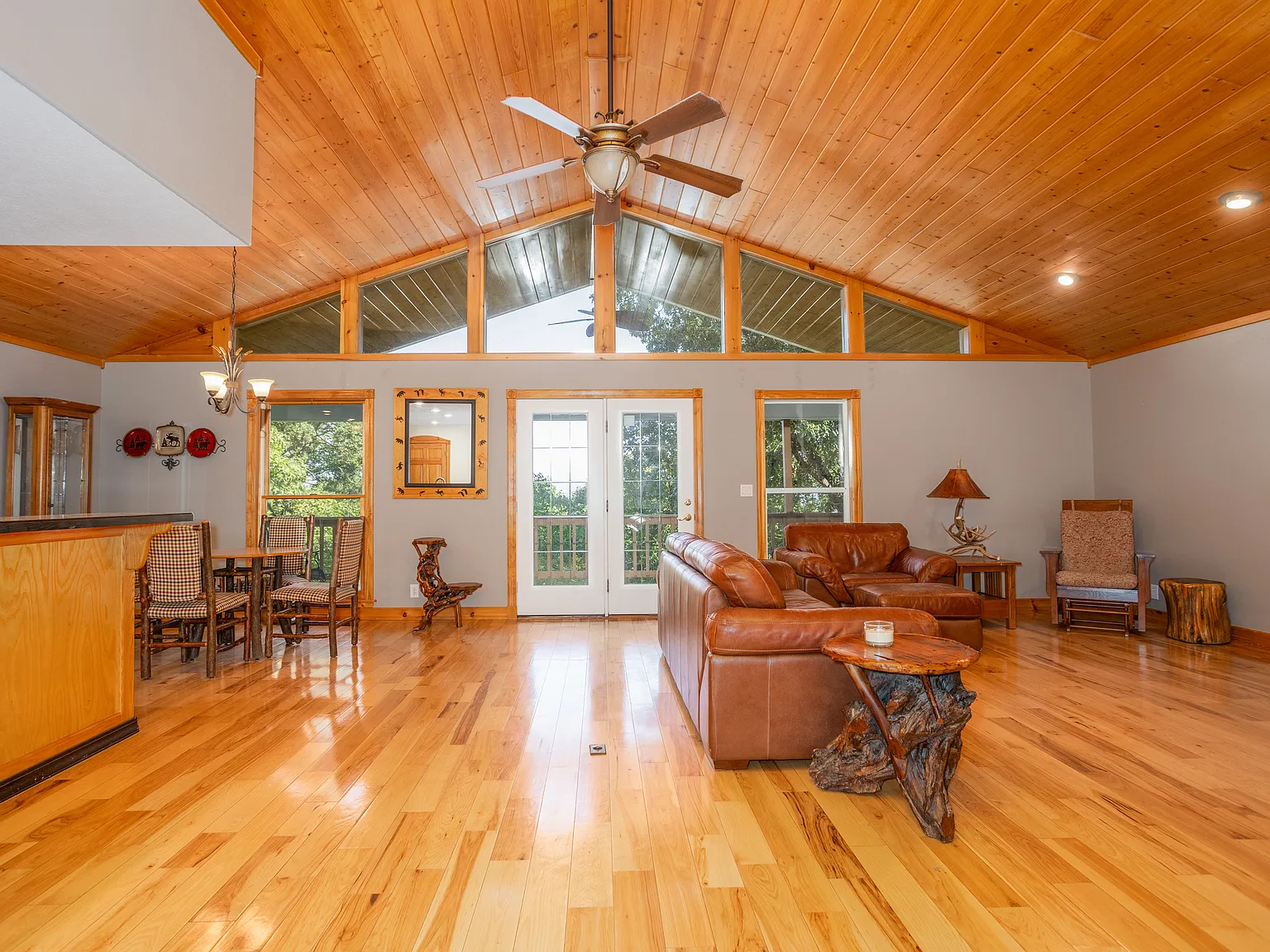 4 bed, 3008 sqft, $2,500 — Photo 4