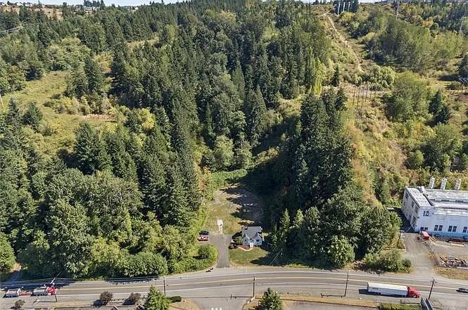 1921 E Valley Hwy — Photo 2