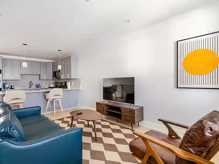 1331 Queen St NE — Photo 13