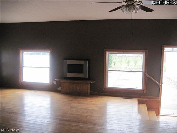 4th image of 5359 Mahoning Ave NW