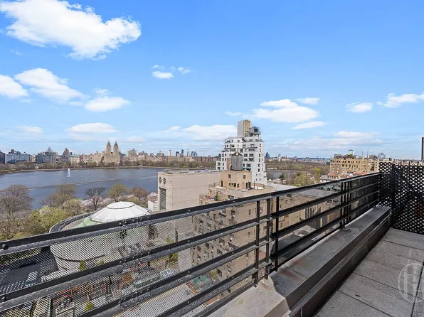 19 E 88th St, New York, NY 10128