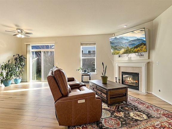 3rd image of 11210 184th Street E