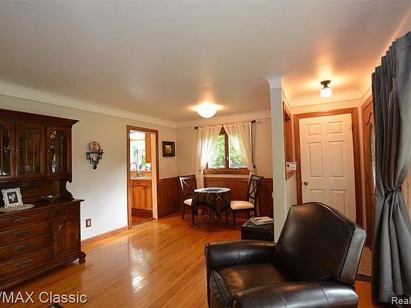5th image of 100 Ely Dr S