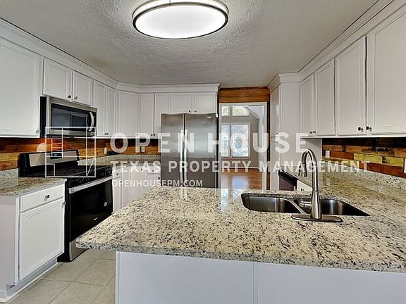 5th image of 3021 Wendy Ln