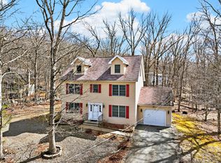 6293 Decker Rd, Bushkill, PA 18324