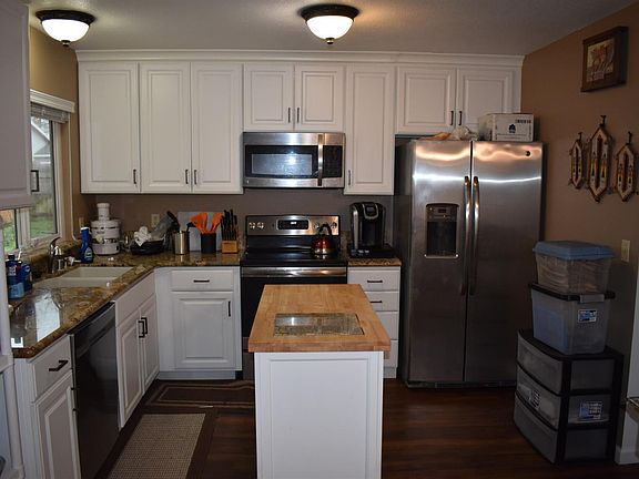 4th image of 10 Keely Ct