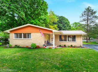207 Gladys Ave, Fox River Grove, IL 60021