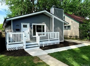 21805 Downing St, Saint Clair Shores, MI 48080