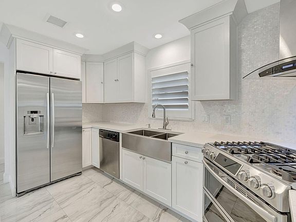 3rd image of 2612 NE 5th St