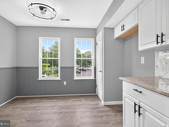 4th image of 4101 Quaker Ct
