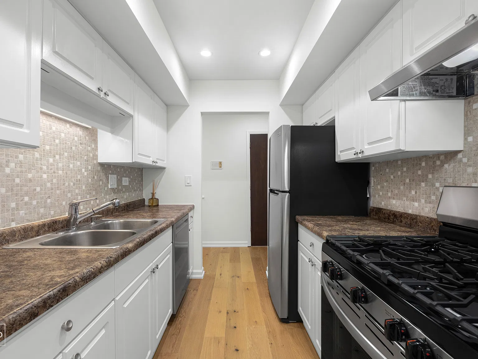 2 bed, 937 sqft, $1,850 — Photo 4