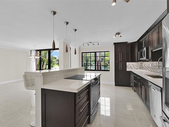 2nd image of 250 E Royal Palm Road #2A