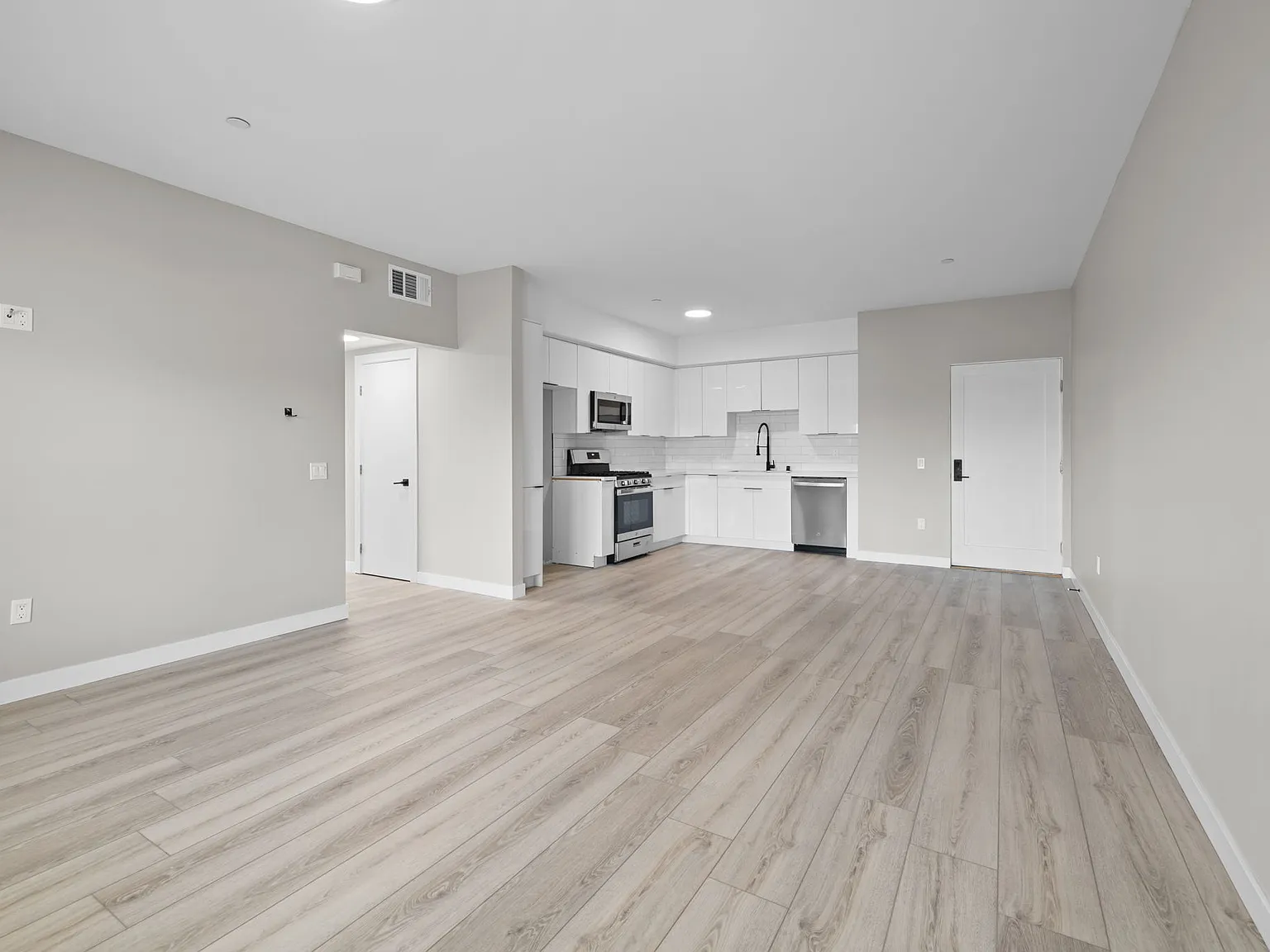 3 bed, 1200 sqft, $3,400 — Photo 4
