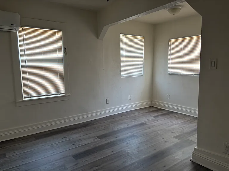 1013 Santiago Ave #A — Photo 7
