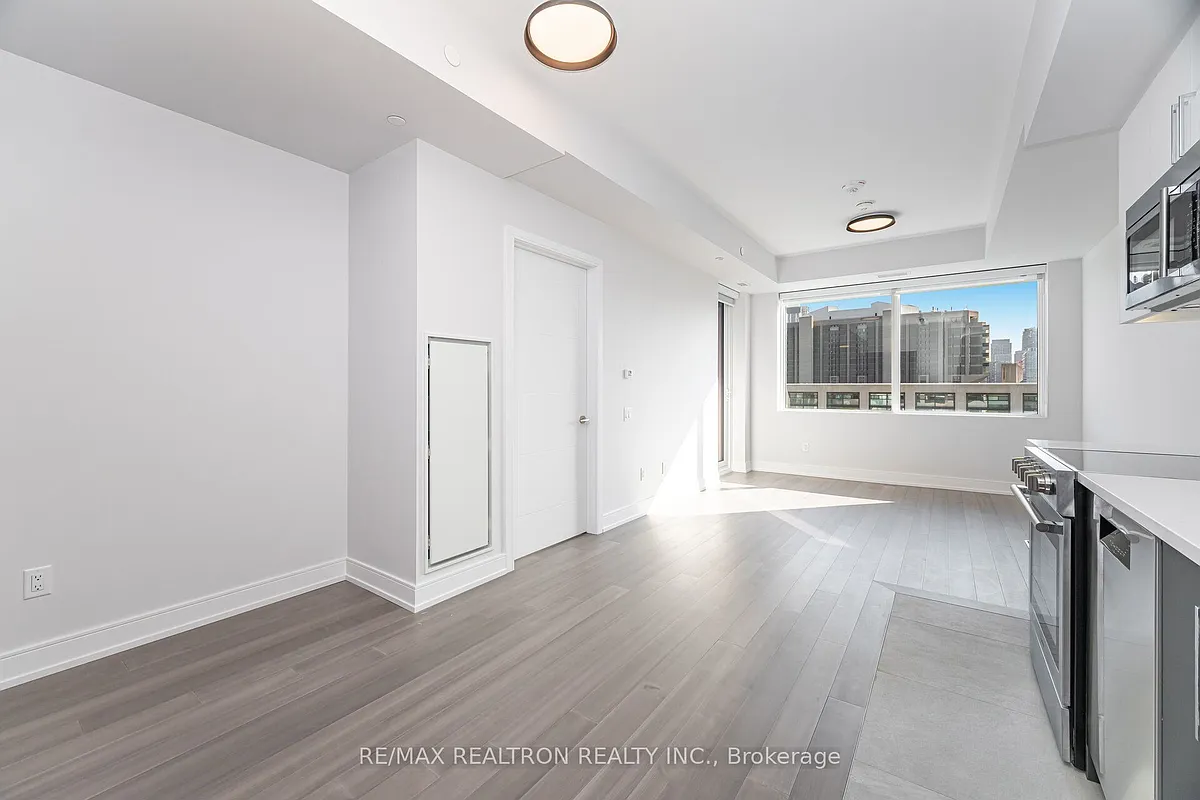 Building Photo - 664 Spadina Ave #608