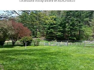 11 Robs Canyon Rd, Winfield, WV 25213