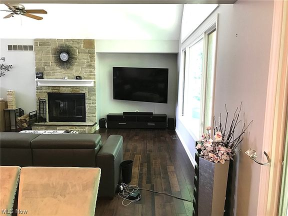 3rd image of 863 Woodbridge Trl