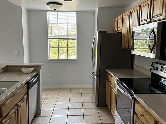 5th image of 10075 Gate Pkwy N