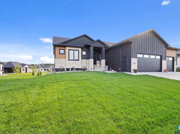 408 N Wildcat Dr, Sioux Falls, SD 57110