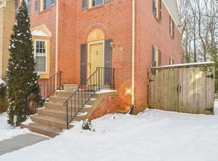 4919 Carriagepark Rd, Fairfax, VA 22032