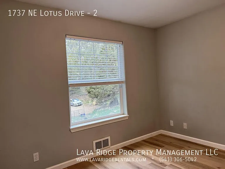1737 NE Lotus Dr #2 — Photo 23