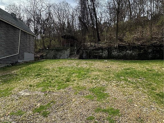 3rd image of 809 Davis Ave