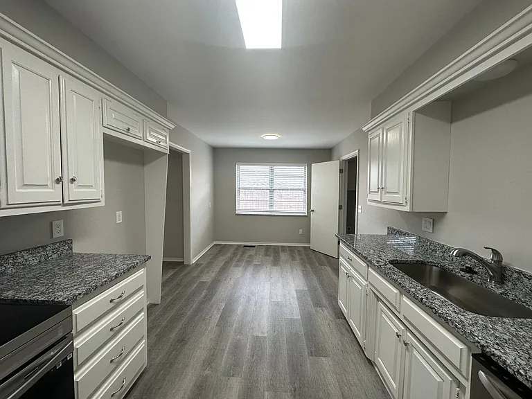 6102 N Ross Ave — Photo 8